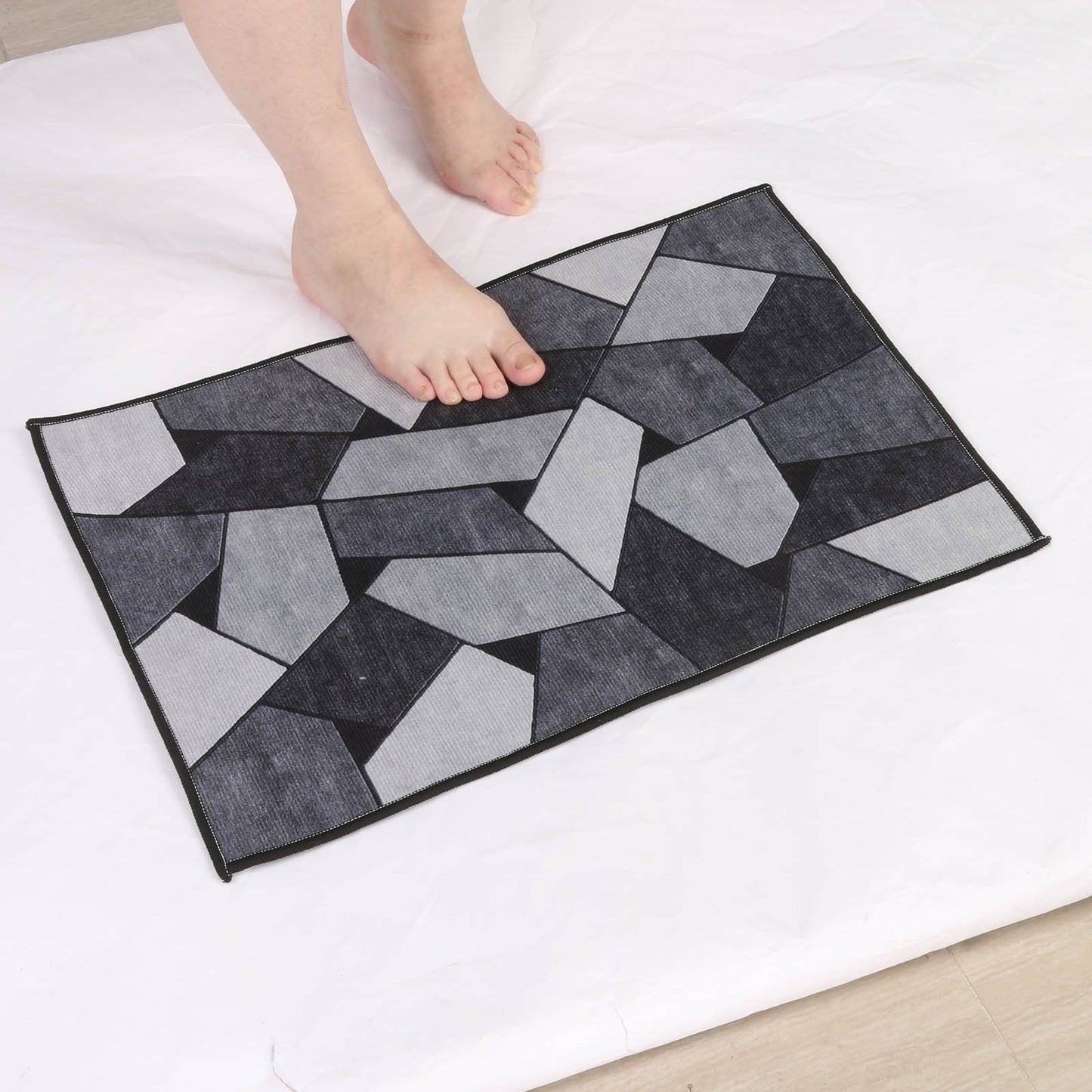 Rdeuod Vintage Floral Low-Pile Washable Area Rug, 15.7 x 23.6, Non-Slip Rubber Backing